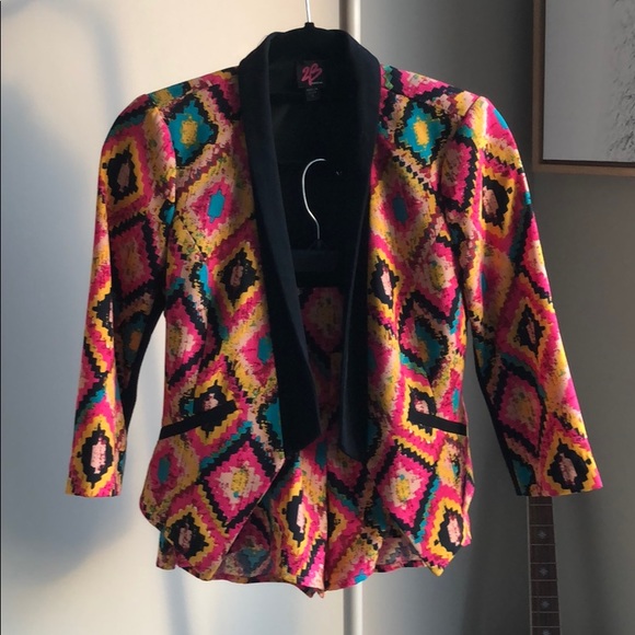 Two piece Shorts Suit Set. - Picture 5 of 5